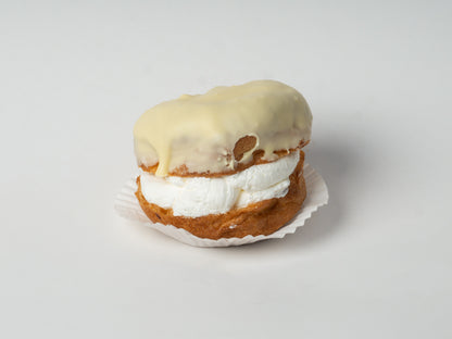 Chocoladebol van Bakkerijt, aangesneden
